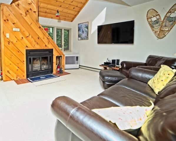 Condo (Mountain Brook 4, Waterville Valley) | Living room