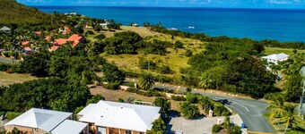 Modern home, w/ pool & 2-mins to beach!