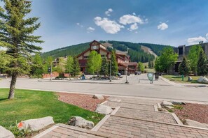 Property grounds - Upscale Luxury-Next to Slopes/Golf, View, Hottub (Copper Mountain)
