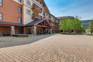Exterior - Upscale Luxury-Next to Slopes/Golf, View, Hottub (Copper Mountain)
