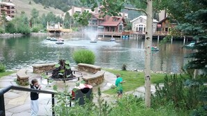 A lakeside view with boats, a fountain, and a stone seating area. - Upscale Luxury-Next to Slopes/Golf, View, Hottub (Copper Mountain)