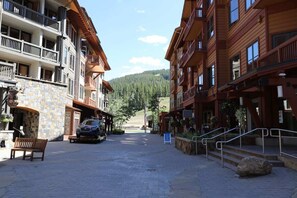 Exterior - Upscale Luxury-Next to Slopes/Golf, View, Hottub (Copper Mountain)