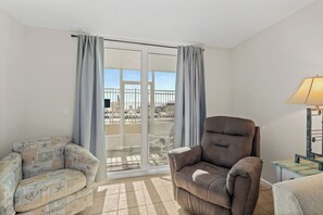 Smart TV - Oceanfront Condo w/ Pool View, Sleeps 6, Steps to Sand Unit 101 (Indian Harbour Beach)