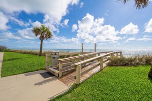 Property grounds - Oceanfront Condo w/ Pool View, Sleeps 6, Steps to Sand Unit 101 (Indian Harbour Beach)