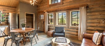 Beautiful Log Cabin Near Fishing Access To Yellowstone