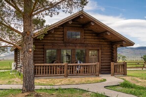 Exterior - Beautiful Log Cabin Near Fishing Access To Yellowstone (Livingston)