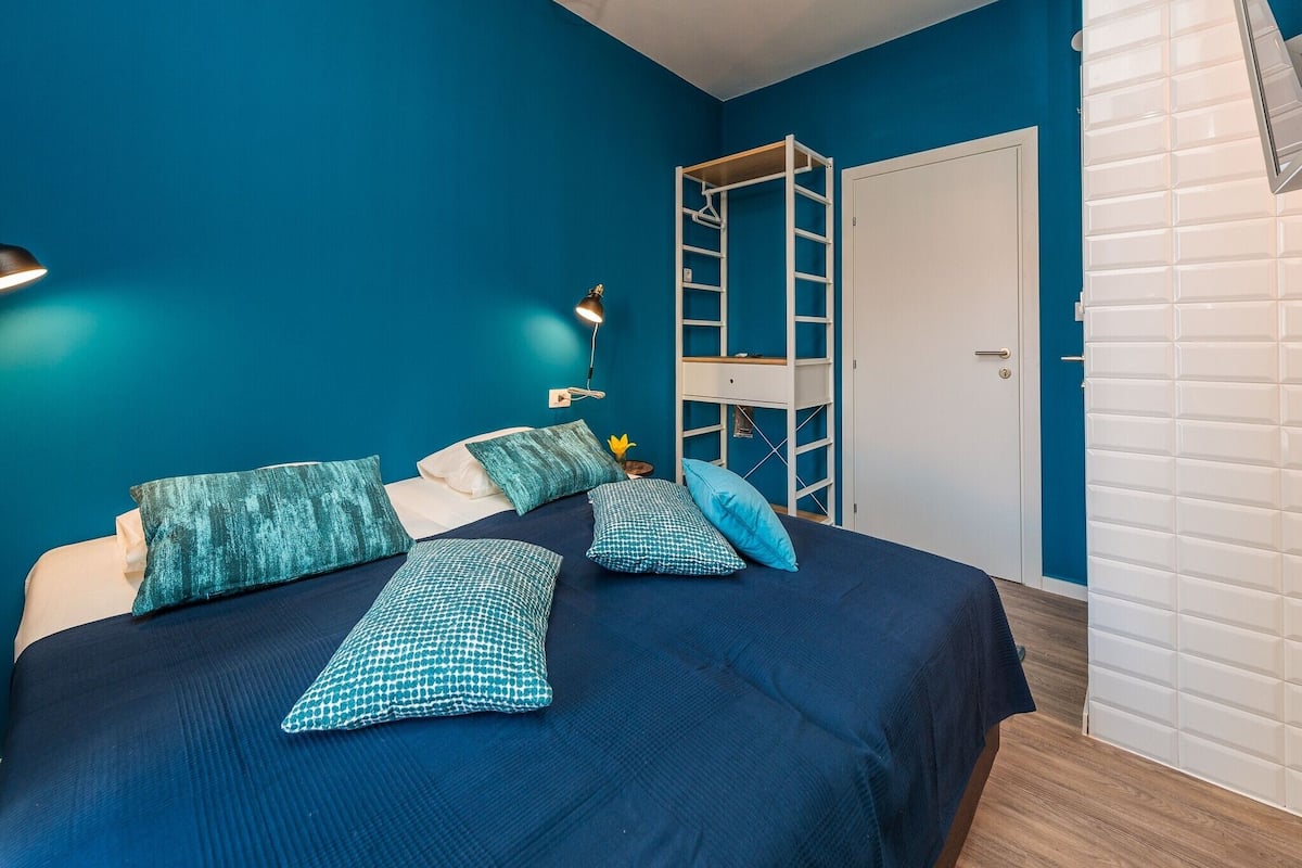 Chambre Ville, vue ville, rez-de-chaussée | Wi-Fi gratuit, draps fournis