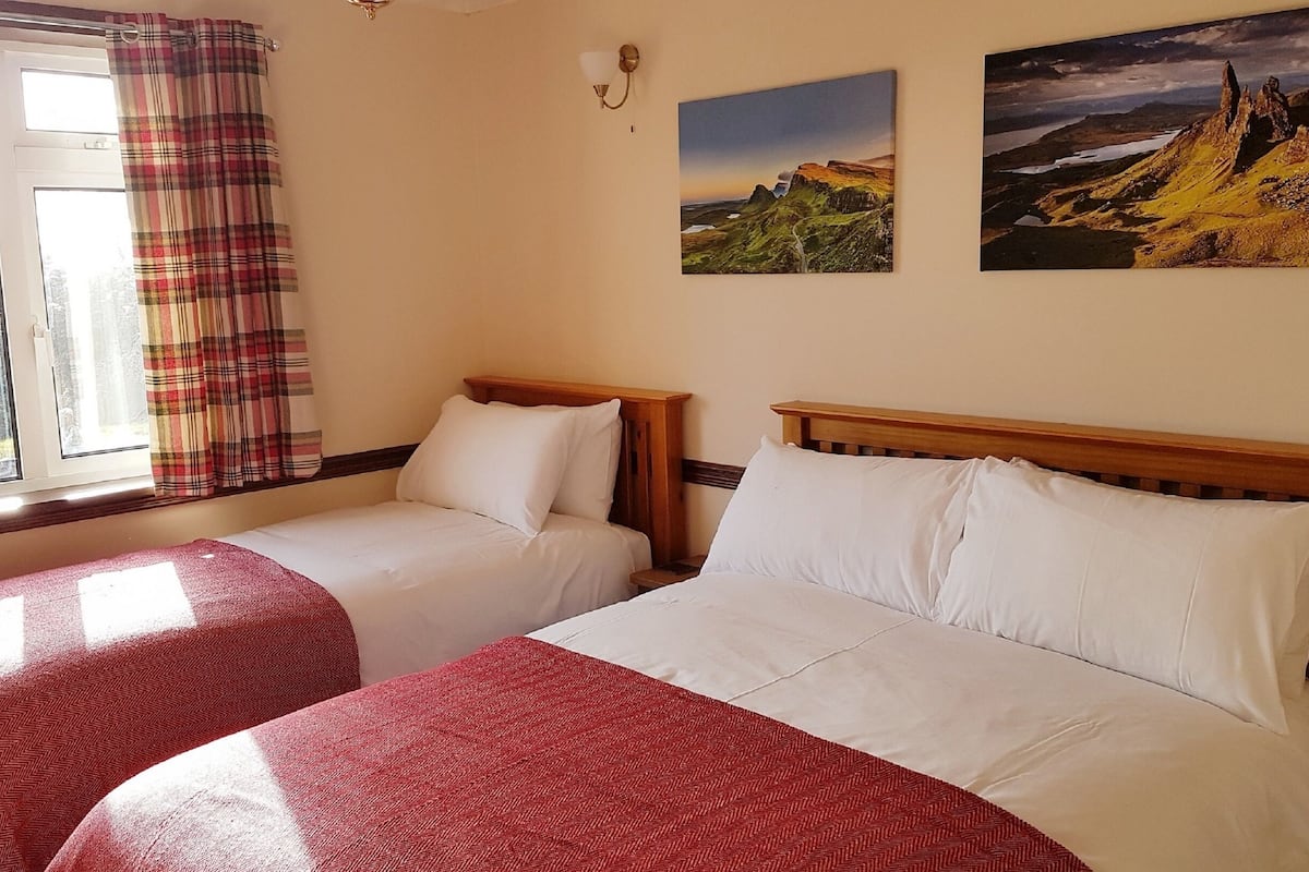 Camera con letto matrimoniale o 2 letti singoli, bagno privato | Lenzuola
