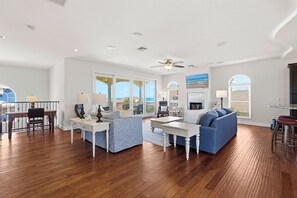 Smart TV, fireplace, table football, books - 🌊4BR Villa del Mar | Pet Friendly | Beautiful Ocean View | Walk to the Beach🌊 (New Smyrna Beach)