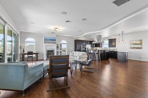 Smart TV, fireplace, table football, books - 🌊4BR Villa del Mar | Pet Friendly | Beautiful Ocean View | Walk to the Beach🌊 (New Smyrna Beach)