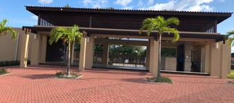 close to resorts shopping areas mall