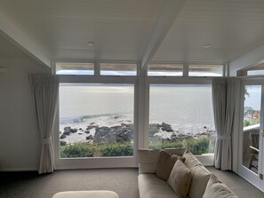 Interior - Whale Bay Surf House + Spa - Absolute Waterfront (Waikato)