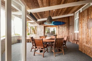 Dining - Whale Bay Surf House + Spa - Absolute Waterfront (Waikato)