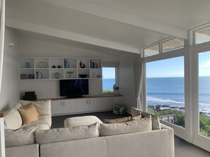 Smart TV, Netflix, streaming services, stereo