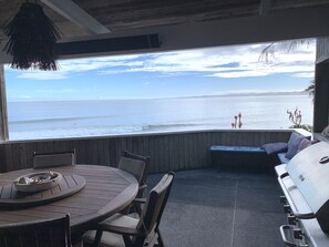 Outdoor dining - Whale Bay Surf House + Spa - Absolute Waterfront (Waikato)