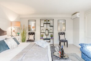 1 slaapkamer, een strijkplank/strijkijzer, gratis wifi, beddengoed