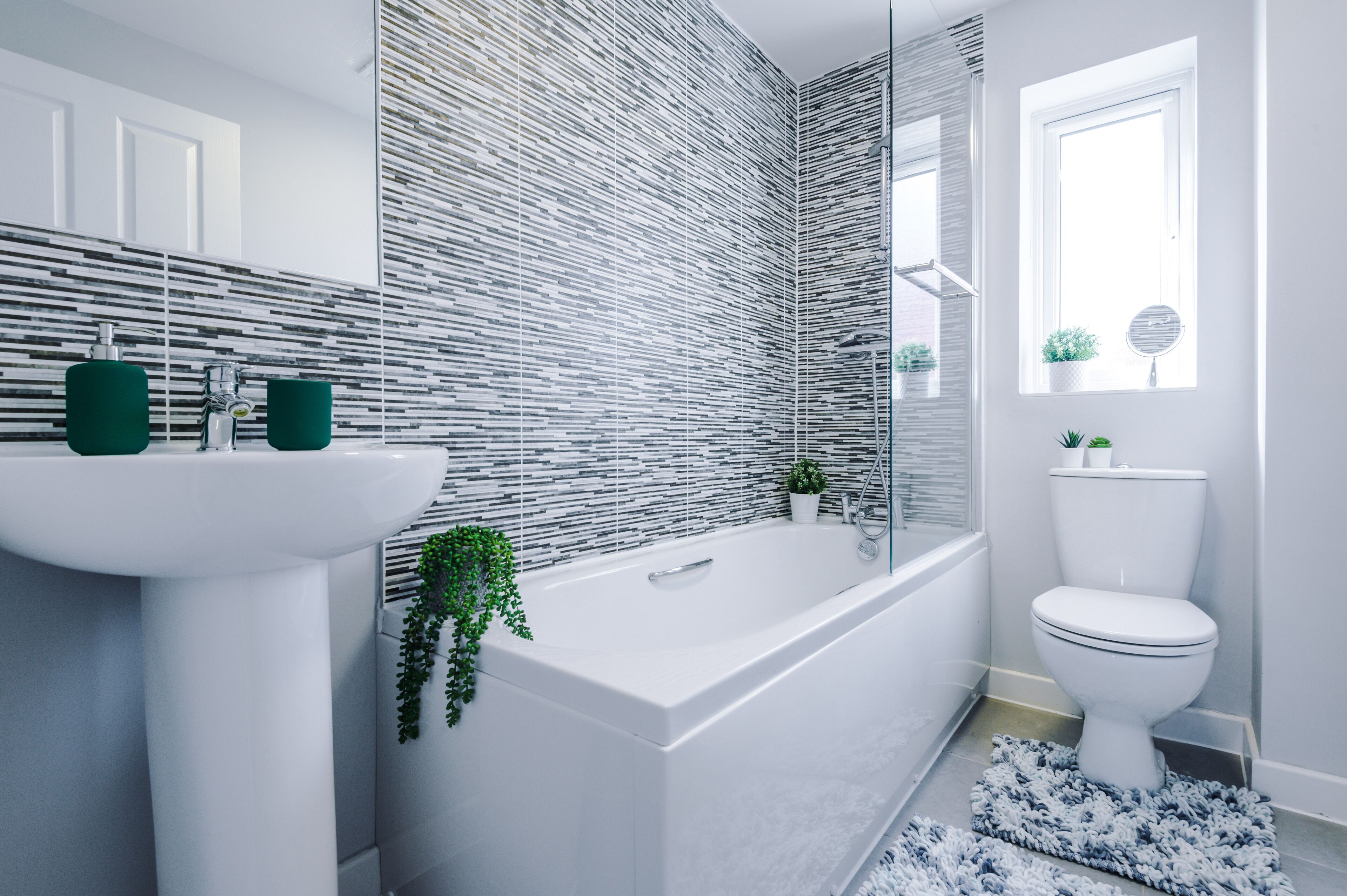 Combined shower/bathtub, hair dryer, towels, soap