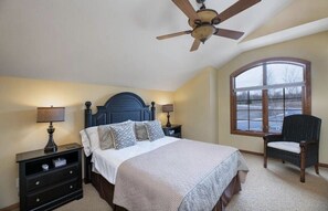 3 makuuhuonetta, työpöytä, silitysrauta/-lauta, ilmainen Wi-Fi