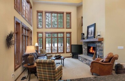 Luxury on the 3L chain sleeps 8+ at the Northernaire Resort's Premier Unit!