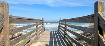 Ocean Views! Sleeps 10! 4 bed / 3 bath. Pool + HotTub + Beachfront