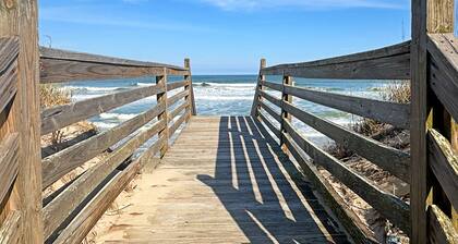 Ocean Views! Sleeps 10! 4 bed / 3 bath. Pool + HotTub + Beachfront