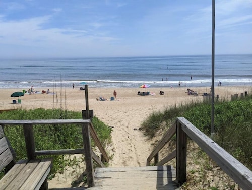 Duck Road Central Location🐶Dog Friendly🎾Parking &Tennis Pass⛱Walk to the Beach