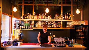 Bar (en el alojamiento)