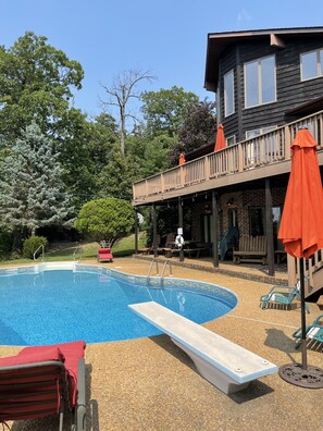 Außenpool, beheizter Pool, Liegestühle