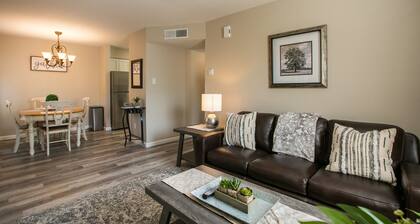 Luxury Foothills Apartment 15 Minutes to Balloon Fiesta Park!