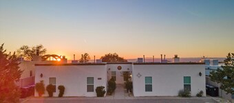 Luxury Foothills Apt. Walking distance to Breweries/Dining/Hiking/Biking/Walking