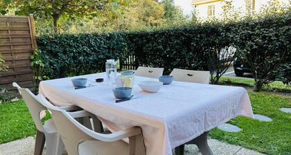 Appartement R de C, Terrasse, Parking, Proche de la mer Dans Résidence Sécurisée