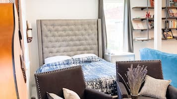 1 bedroom, desk, free WiFi, bed sheets
