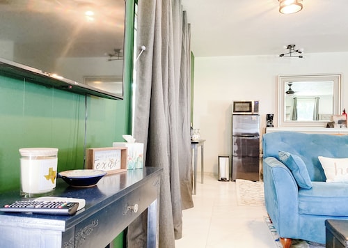 Newly Renovated Texas Style Studio