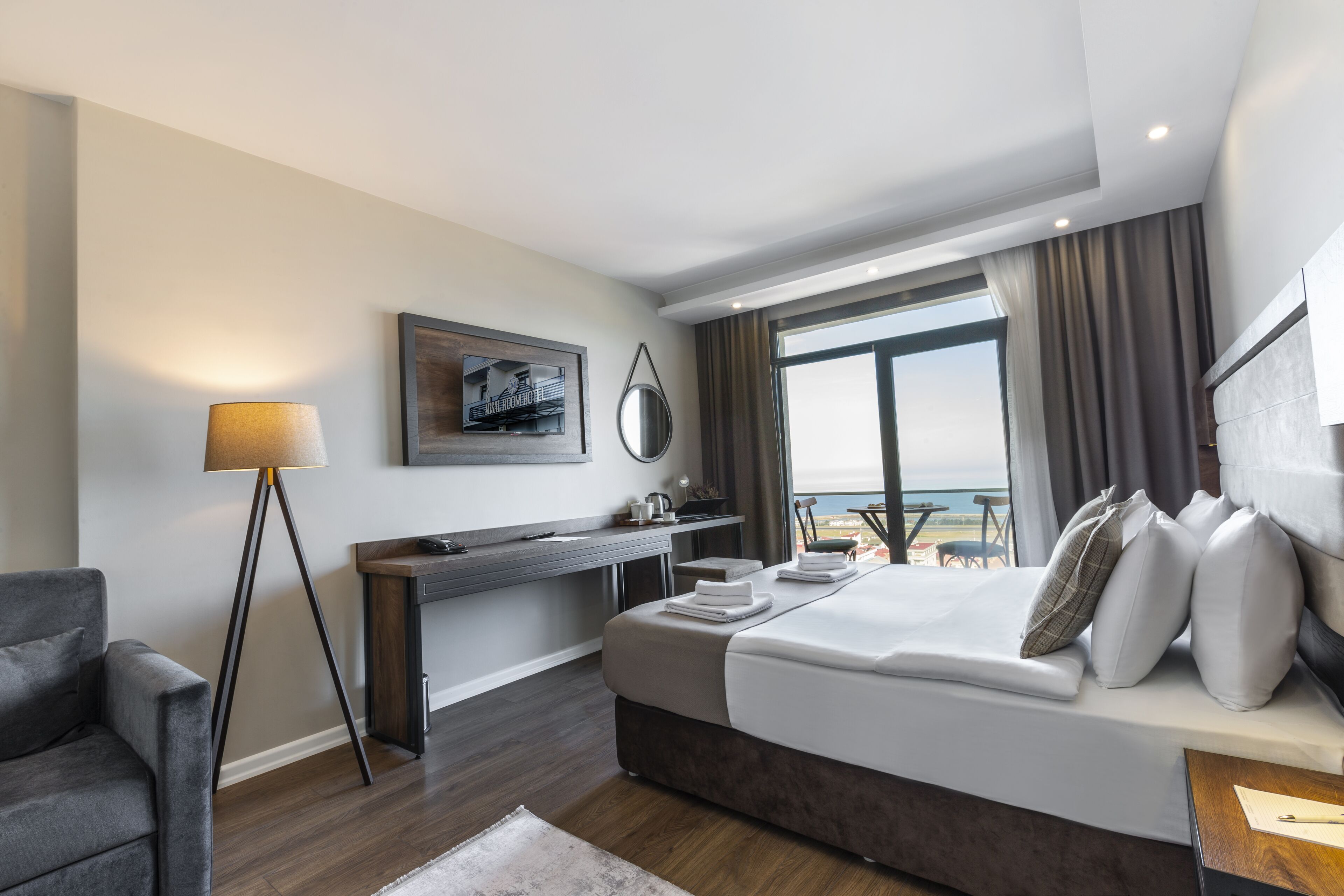 deluxe room, sea view | premium bedding, free minibar, in-room safe, free cots/infant beds