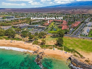Beach nearby, sun-loungers, beach towels