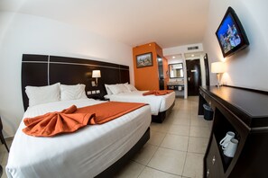 標準雙人房, 2 張標準雙人床 | 防敏寢具、房內夾萬、書桌、手提電腦工作空間