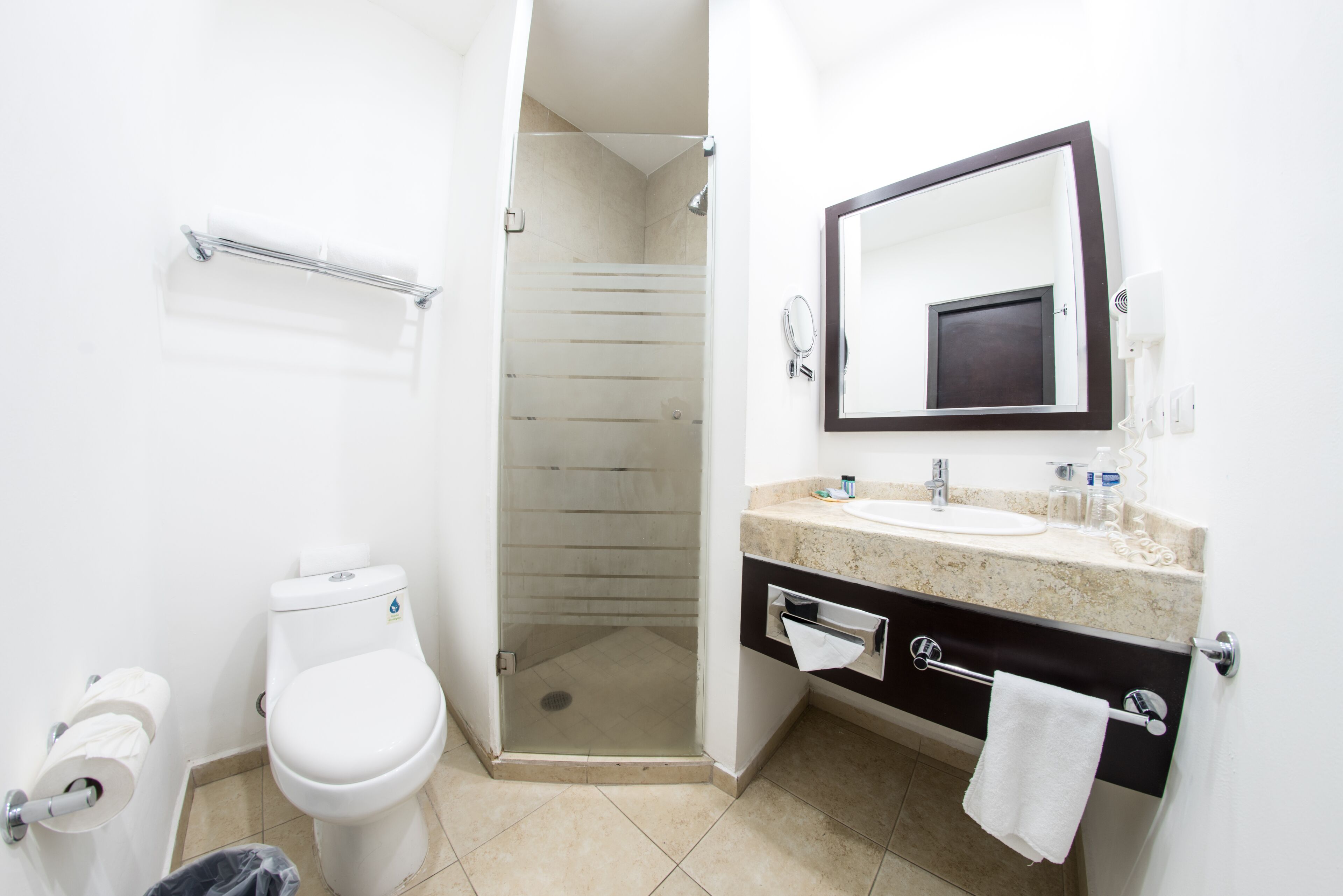 standard room, 1 queen bed | bathroom | shower, rainfall showerhead, hair dryer, heated floors