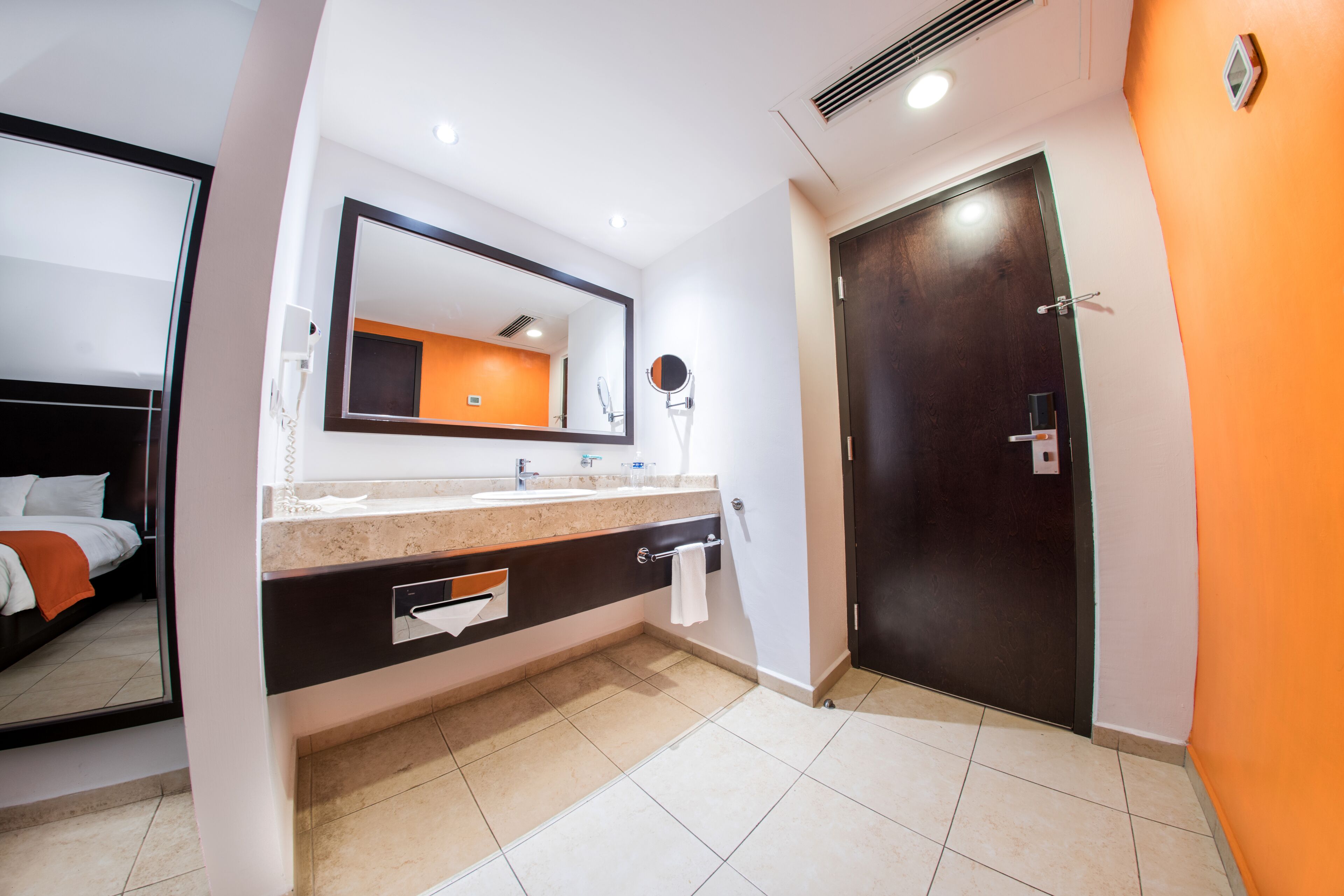 standard room, 1 king bed | bathroom | shower, rainfall showerhead, hair dryer, heated floors