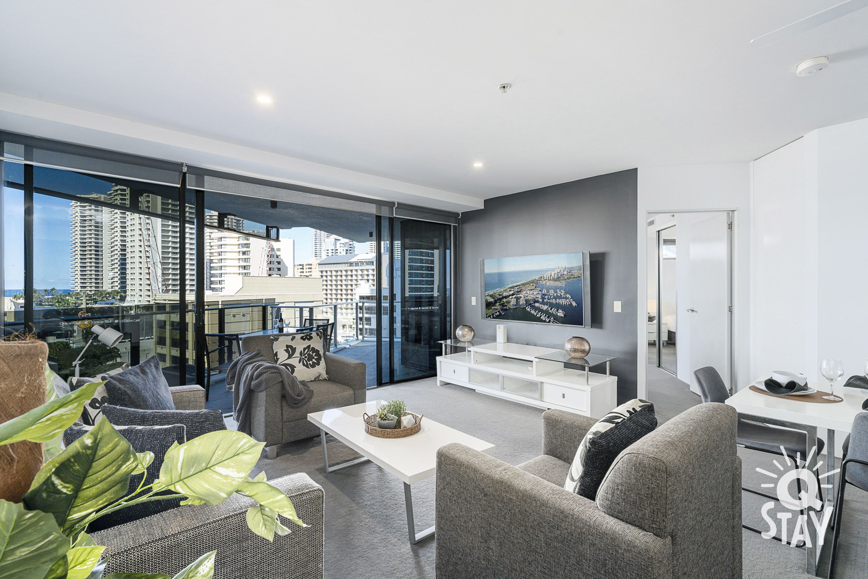 ♦️ Circle on Cavill – 3 Bedroom City & Ocean view Apartment for 8 pax — Q Stay