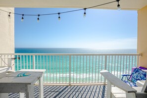 Property grounds - PCB Beachfront Studio | King Bed | Balcony Views (Panama City Beach)