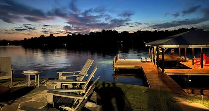 Lakefront Stunner on Lake Sinclair!