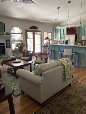 TV, fireplace, offices