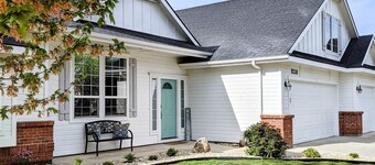 Stellar in Star - Spacious 4BR 2.5BA Near Eagle