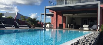 Superb 5* villa with swimming pool, jacuzzi and beach on foot