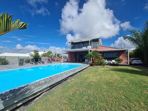 Outdoor pool - Superb 5* villa with swimming pool, jacuzzi and beach on foot (sainte anne)