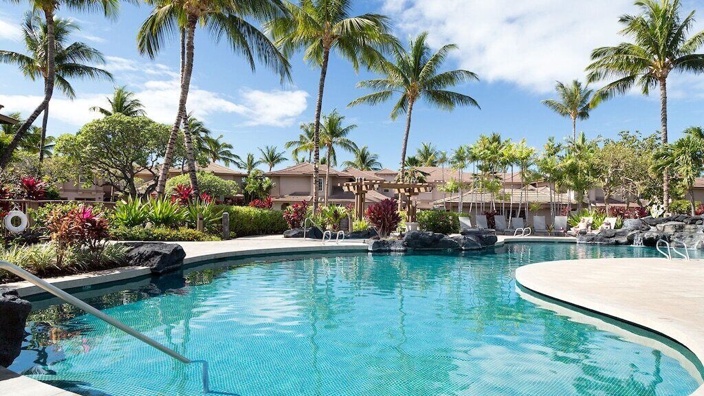 Nicely decorated condo close to pool!