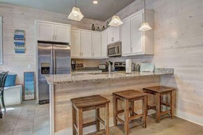 Fridge, microwave, oven, stovetop - Pet Friendly | Shared Pool | Winter Texan Deals! (Port Aransas)