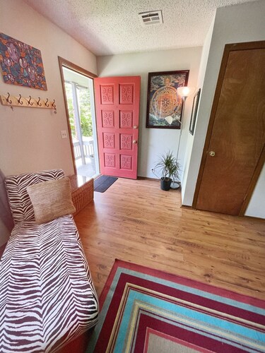 cozy, artsy, private (entire home) near downtown