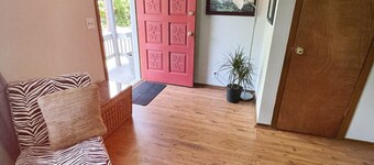 cozy, artsy, private (entire home) near downtown