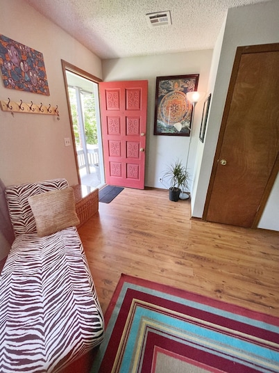 cozy, artsy, private (entire home) near downtown